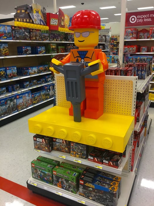 10 Examples of Awesome Retail End Cap Displays